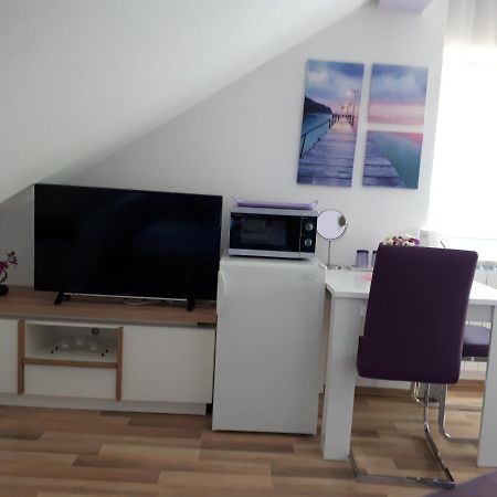 Iris Room & Apartment Слунь Екстер'єр фото