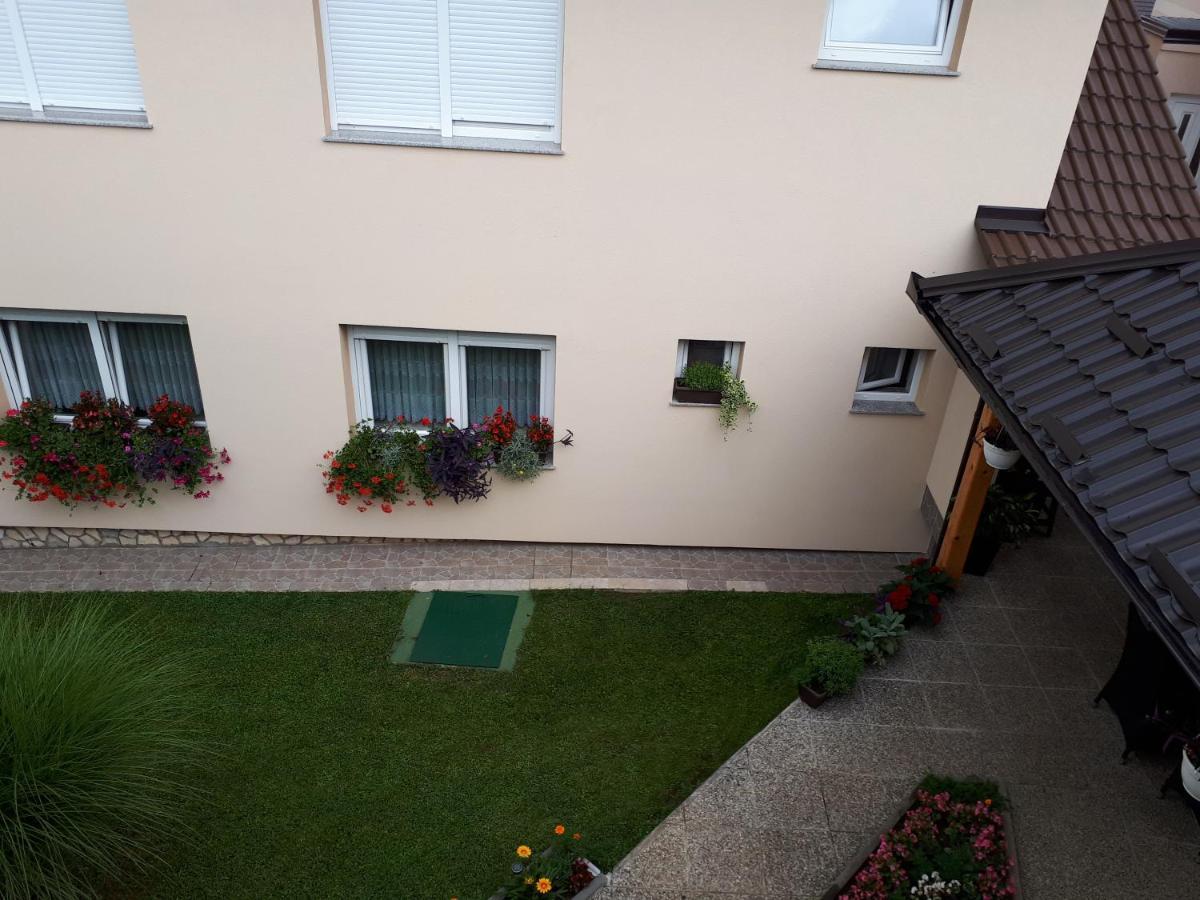 Iris Room & Apartment Слунь Екстер'єр фото