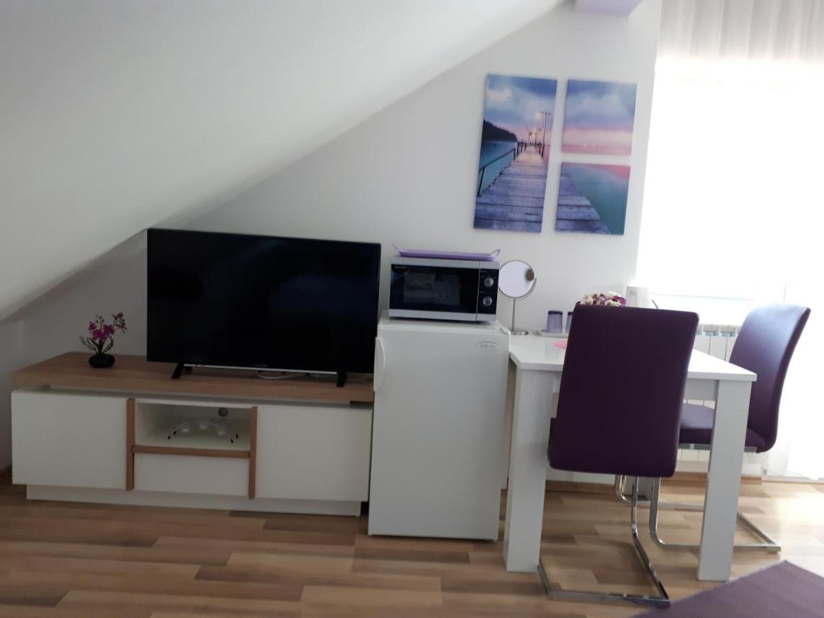 Iris Room & Apartment Слунь Екстер'єр фото