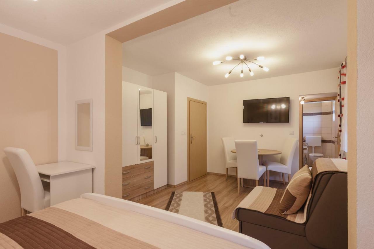 Iris Room & Apartment Слунь Екстер'єр фото