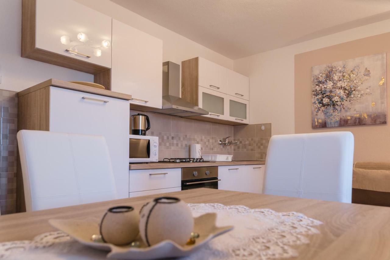 Iris Room & Apartment Слунь Екстер'єр фото