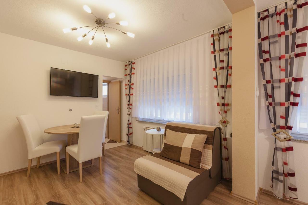 Iris Room & Apartment Слунь Екстер'єр фото