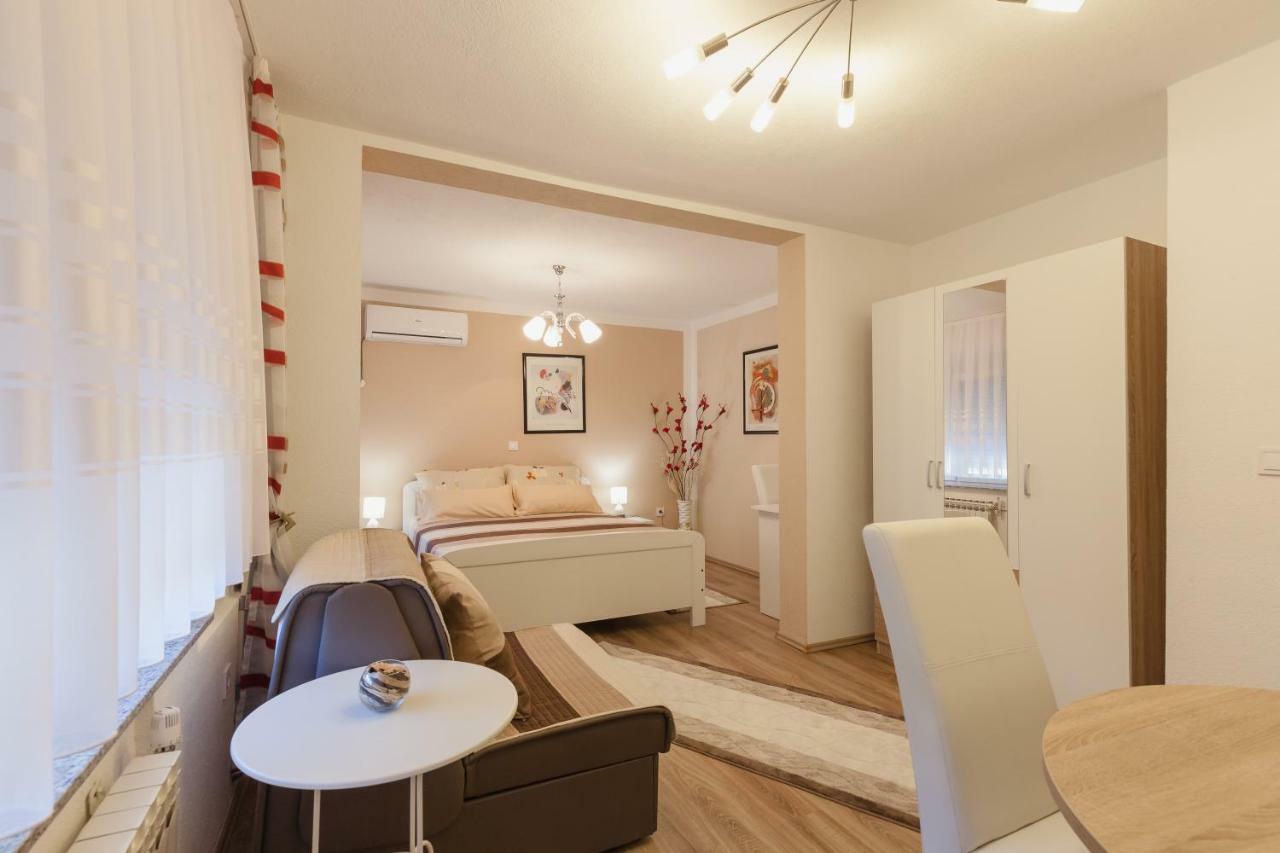Iris Room & Apartment Слунь Екстер'єр фото