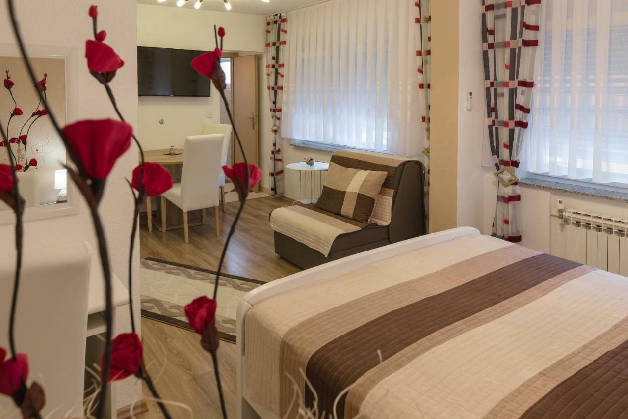 Iris Room & Apartment Слунь Екстер'єр фото