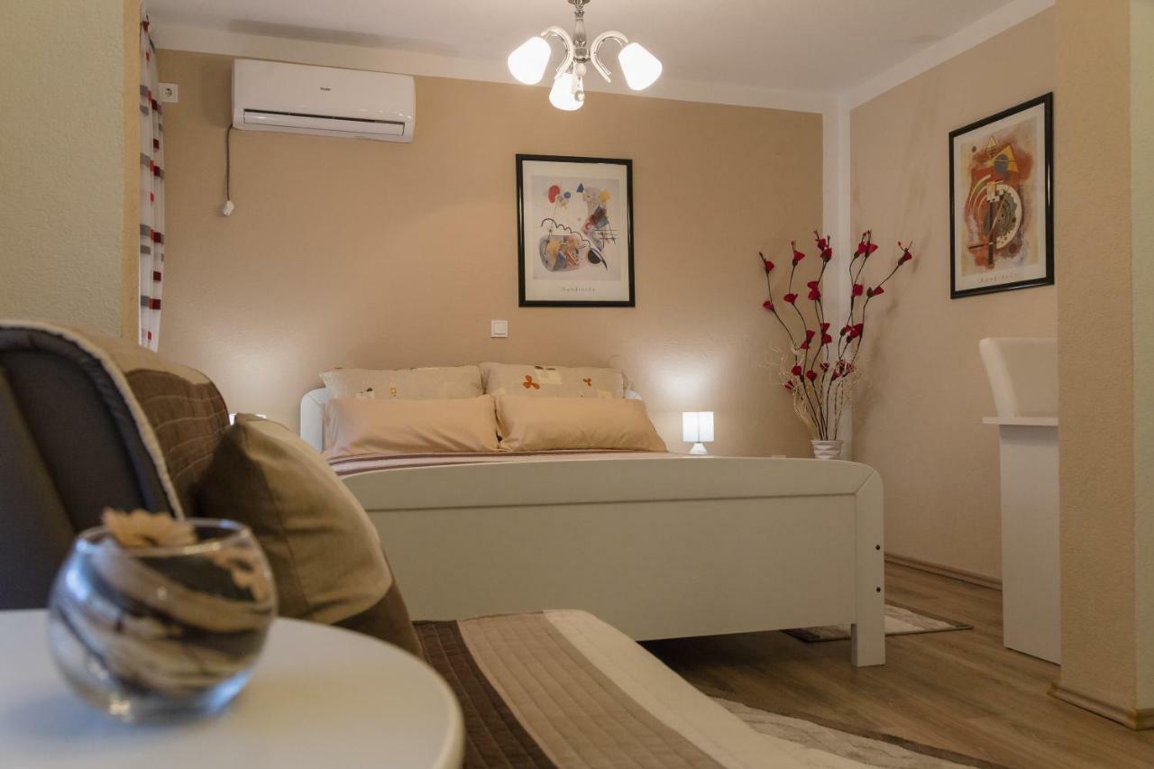 Iris Room & Apartment Слунь Екстер'єр фото