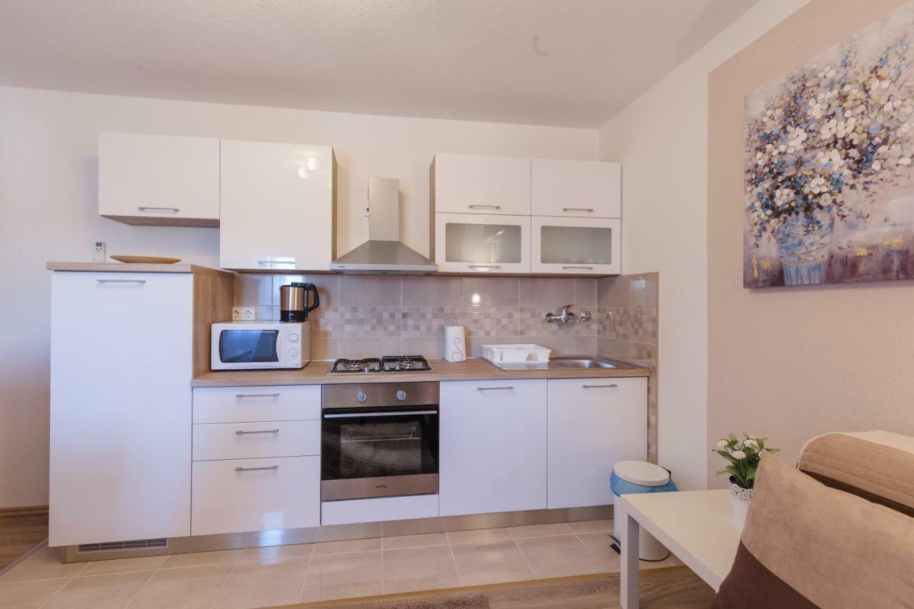 Iris Room & Apartment Слунь Екстер'єр фото
