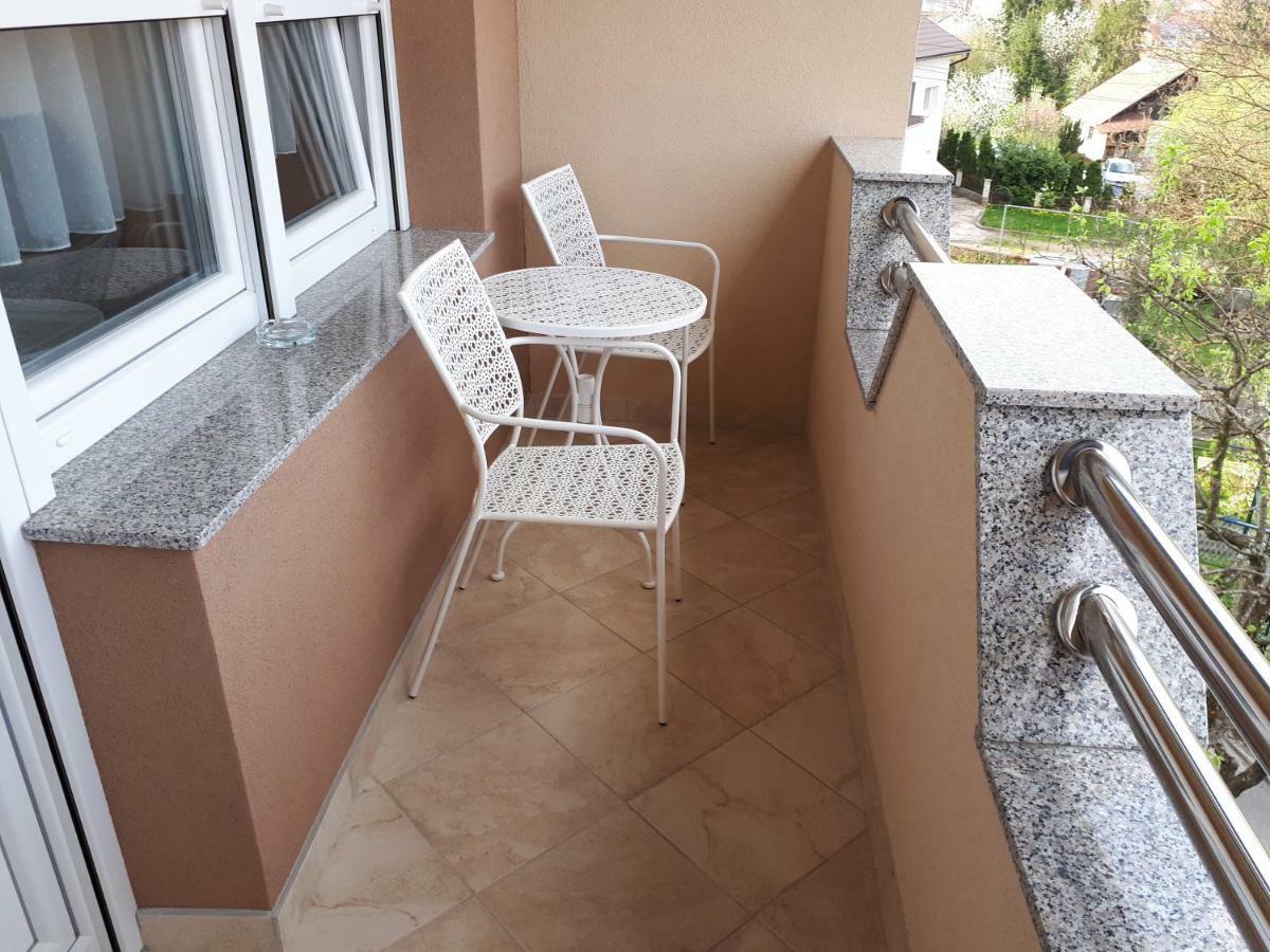 Iris Room & Apartment Слунь Екстер'єр фото