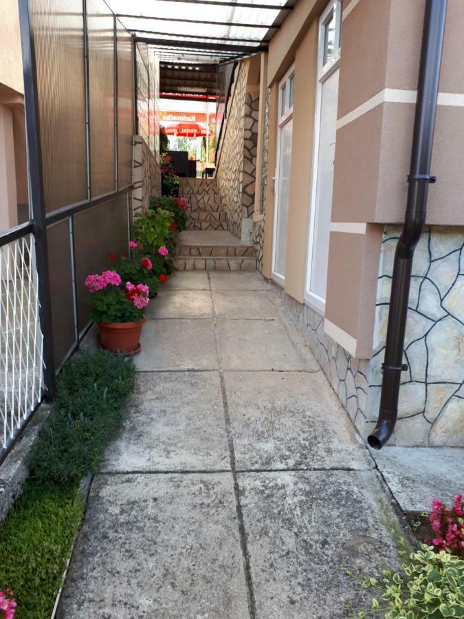 Iris Room & Apartment Слунь Екстер'єр фото
