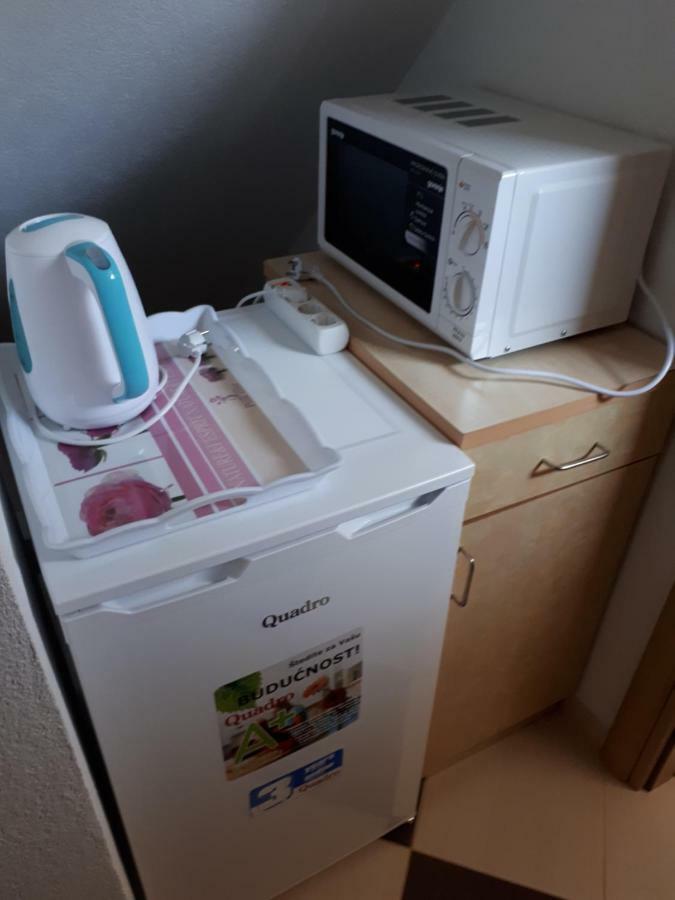 Iris Room & Apartment Слунь Екстер'єр фото