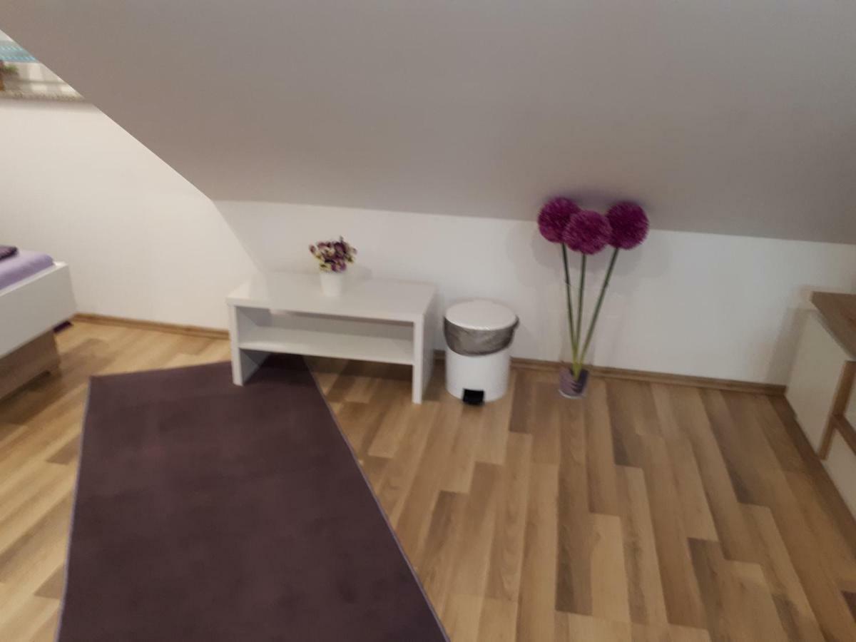 Iris Room & Apartment Слунь Екстер'єр фото