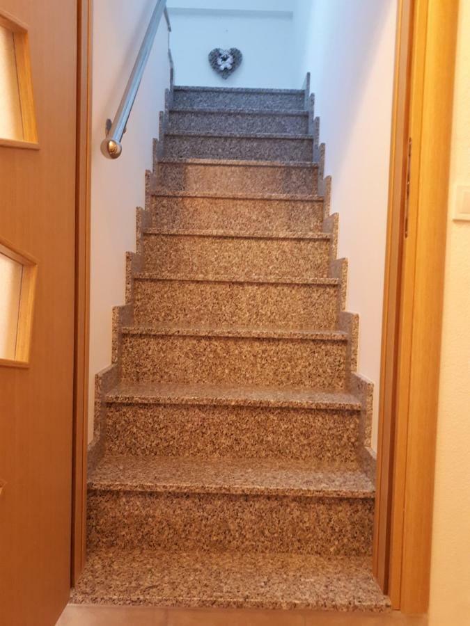 Iris Room & Apartment Слунь Екстер'єр фото